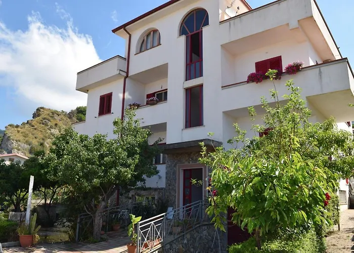 Mare E Terme A Guardia Piemontese Apartmán *